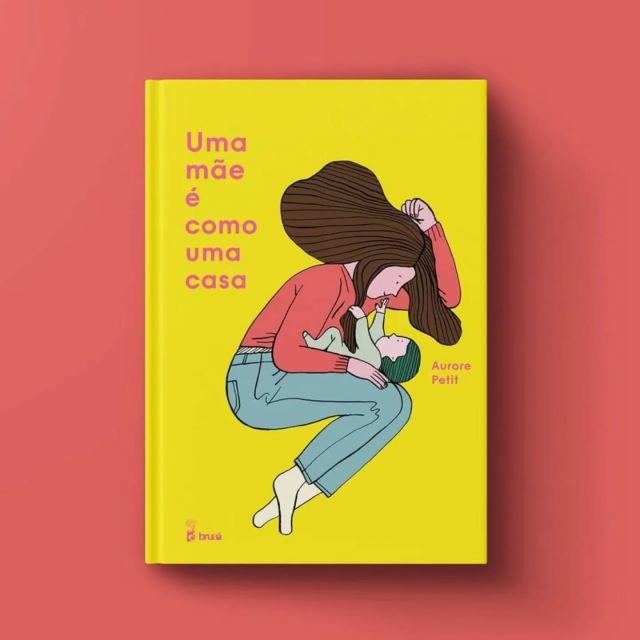Uma mãe é como um ninho, uma mãe é como um meio de transporte, uma mãe é como uma fonte… Como numa rima infantil, estas frases curtas acompanham cada passo no dia a dia de um bebé. Ao longo das páginas, a criança cresce, passando por diferentes aprendizagens. O leitor acompanha a criança através desses pequenos grandes passos. A mãe que era ninho, abrigo do recém-nascido, torna-se estrada, história ou espetáculo para a criança que brinca. E ao crescer, também a distância entre ela e a sua mãe aumenta nas ilustrações. Até à última imagem, com os primeiros passos da criança.
Porque uma mãe é como uma casa que levamos connosco para sempre.

#bruaaeditora #aurorepetit #livros #leitura #literatura #literaturainfantil #lij #albumilustrado #livrosilustrados #livroinfantil #livrosinfantis #livrosparacriancas #ilustracao #ilustracaoinfantil #books #bookillustration #bookillustrator #picturebook #picturebooks #illustrations #illustrator #childrensbooks #booksforkids #kidlitart #instaillustration #kidsbooks #kidsbookstagram #childrensbookart